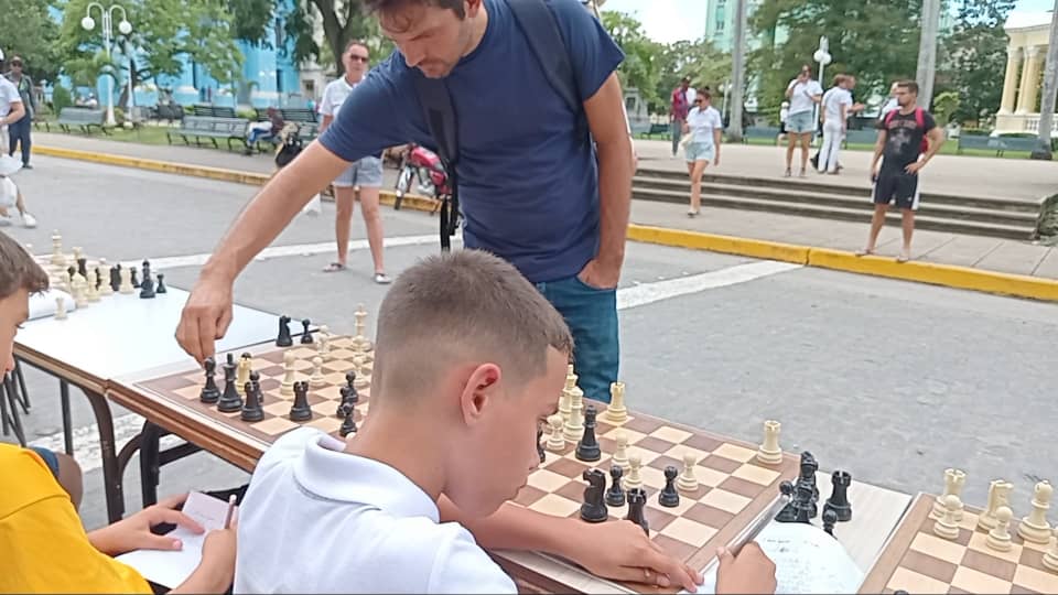 Simultánea de ajedrez rinde tributo al Che
