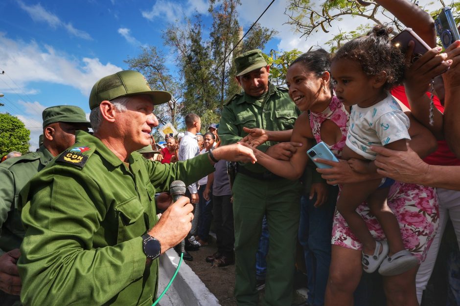 Díaz-Canel chequea el proceso de recuperación en Guantánamo 2 581925872 1144964287792590 5244052695649344609 n e1763067925491