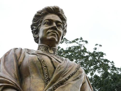 Una mujer con alma de ciudad 2 IMG 20251112 WA0126