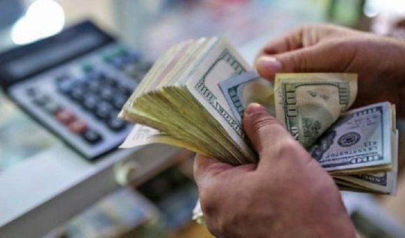 Tráfico ilegal de divisas: Autoridades cubanas enfrentan una amenaza creciente 3 dolares e1698347477714