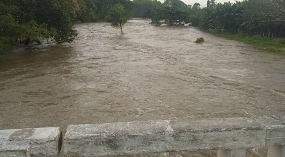 Consejo de Defensa Provincial activo en Villa Clara ante inundaciones en varios municipios 3 1213 inundaciones sagua villa clara5 e1765653073809