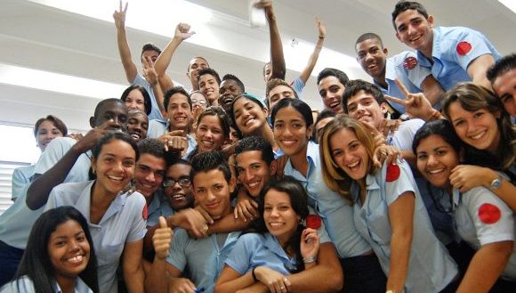 Díaz-Canel destaca rol histórico de la Federación de Estudiantes de la Enseñanza Media en su aniversario 55 2 hdo60M 05 12 2017 11.12.40.000000 e1765053603801