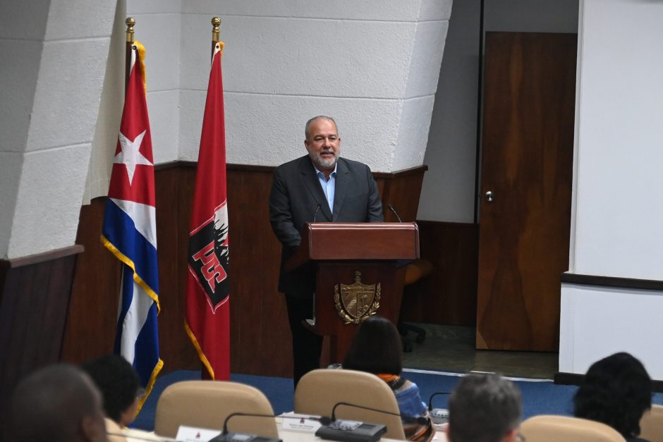 Marrero Cruz: El principal desafío no es el diseño del Programa, sino convertir la planificación en resultados concretos 3 marrero pleno del partido 1 scaled e1765647452836