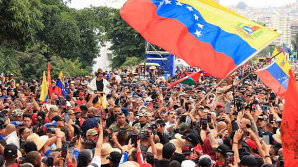Venezuela denuncia ante la comunidad internacional acto de piratería por parte de EE.UU. por asalto a buque petrolero 2 venezuela bandera pueblo maduro soberania 768x432 1