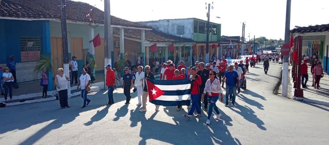 Listo Camajuaní para la fiesta proletaria