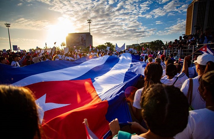 Cuba denuncia expediente fraudulento de EEUU para justificar agresión militar 2 Bandera cubana 768x512 1