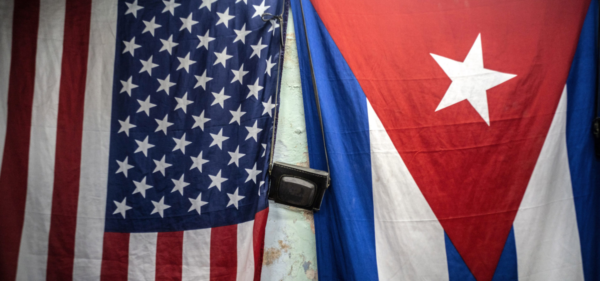 Bruno Rodríguez: Secretario de Estado refuerza aún más el cerco económico y energético contra Cuba 3 Banderas de Cuba y EEUU