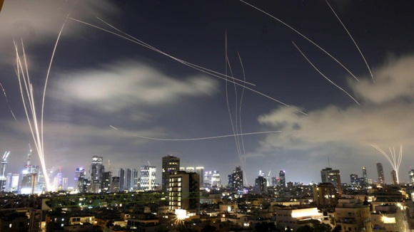 Irán lanza misiles contra Israel por sus ataques contra el Líbano 4 sistema de defensa israeli interceptando misiles iranies sobre tel aviv