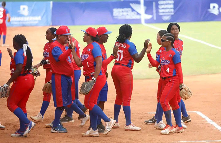 Cuba noquea en el sóftbol femenino de Santo Domingo