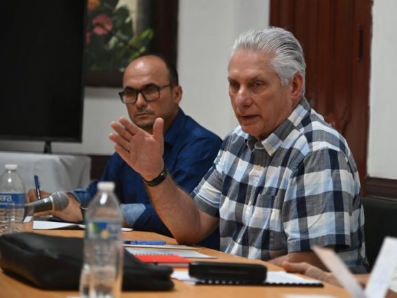 El éxito de las transformaciones económicas y sociales aprobadas se define en los municipios 3 Diaz canel en Plaza 580x435 1
