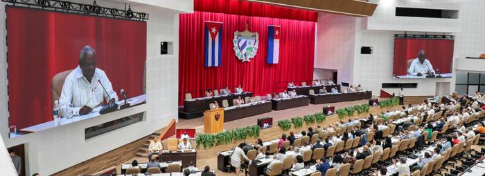 Convoca Esteban Lazo al Séptimo Período Ordinario de Sesiones de la Asamblea Nacional del Poder Popular, en su X Legislatura 2 f0445279