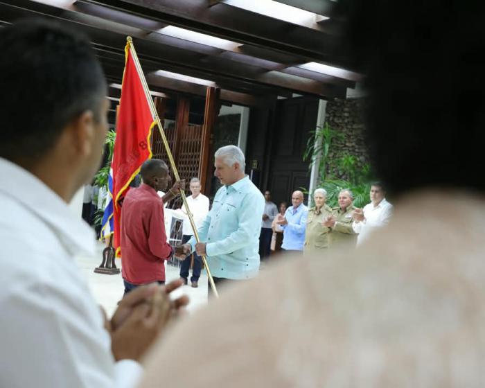 Condecoran a personas y entidades destacadas en el trabajo de los Comités de Defensa de la Revolución 2 f0447275