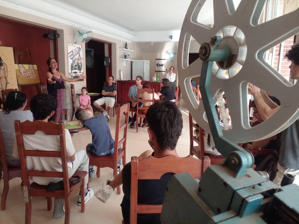 Placetas inicia la Jornada de la Cultura con una peña dedicada a la trova