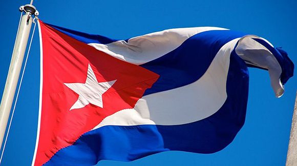 Más de 1000 intelectuales y personalidades en defensa de Cuba 2 bandera cubana